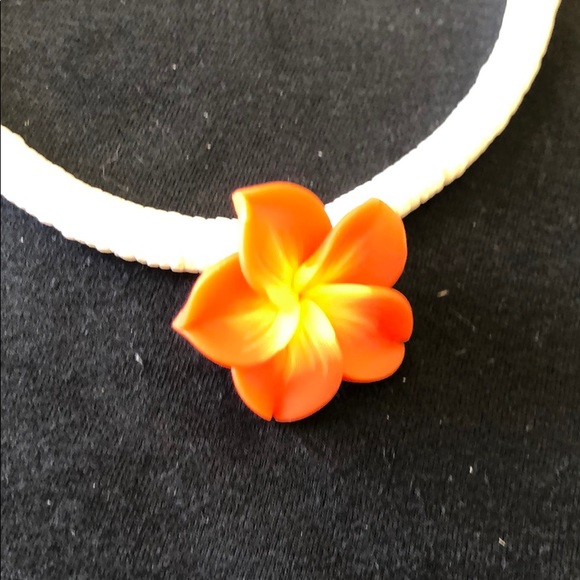 Hawai’ian necklace & earring set - Picture 3 of 3